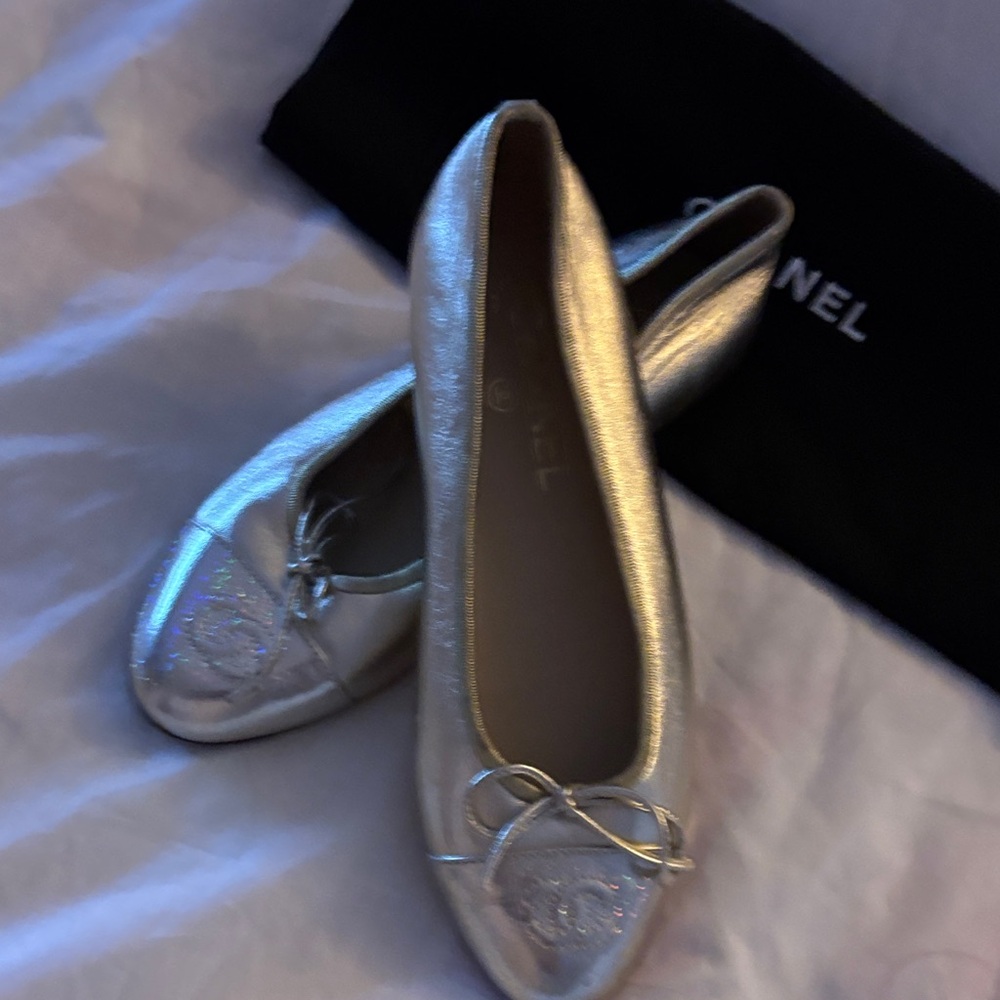 CHANEL Women's Metallic Gold Flats - Picture 15 of 15